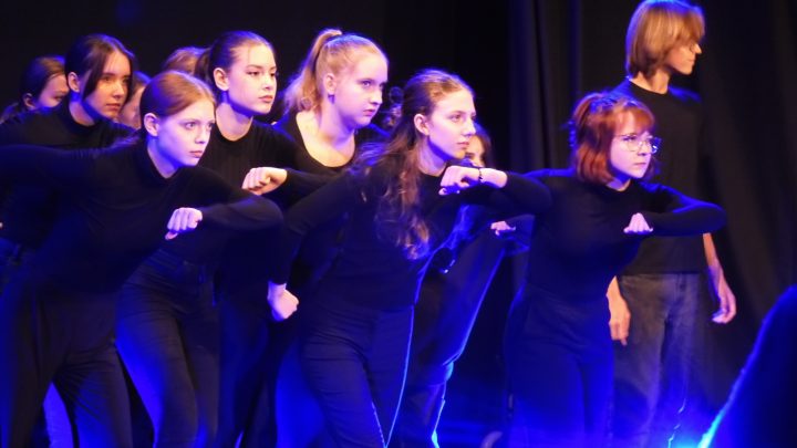 Młodzież teatralna na „Hucie”